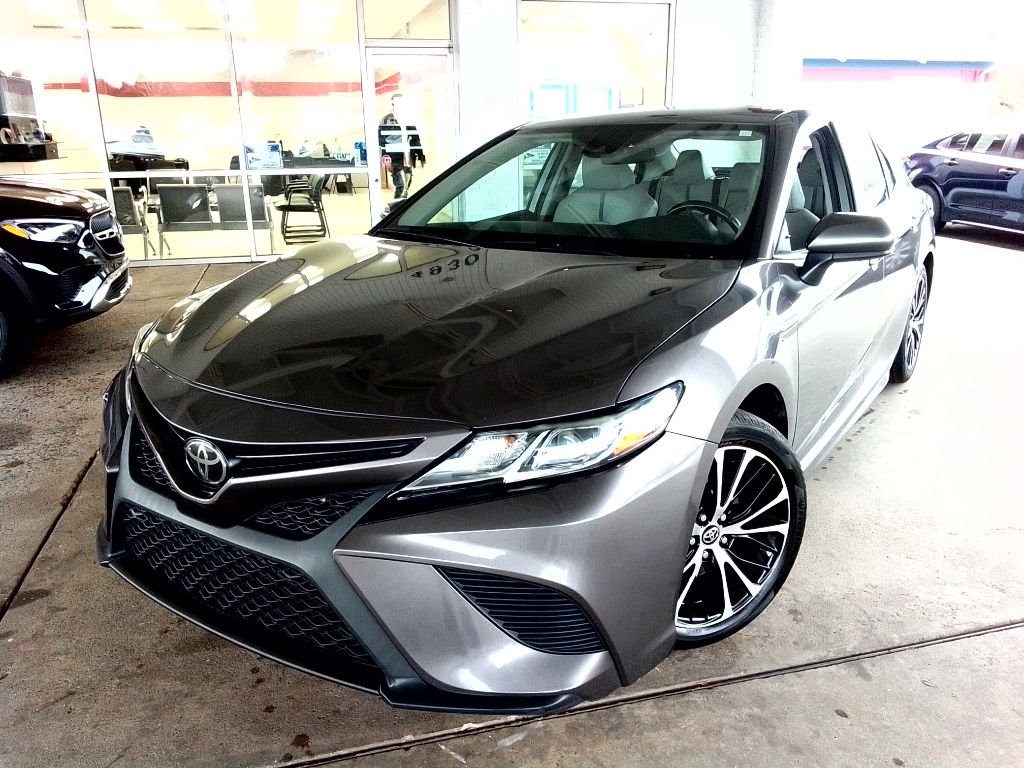 2020 Toyota Camry SE