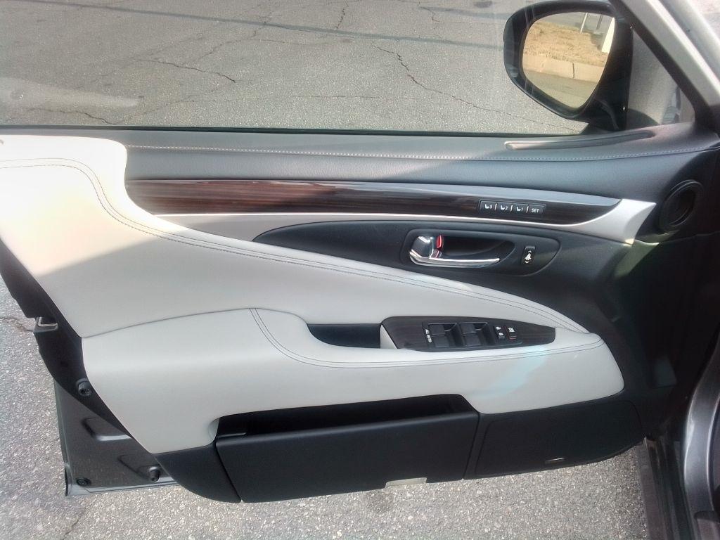 Lexus LS 460 Luxury Sedan 2014