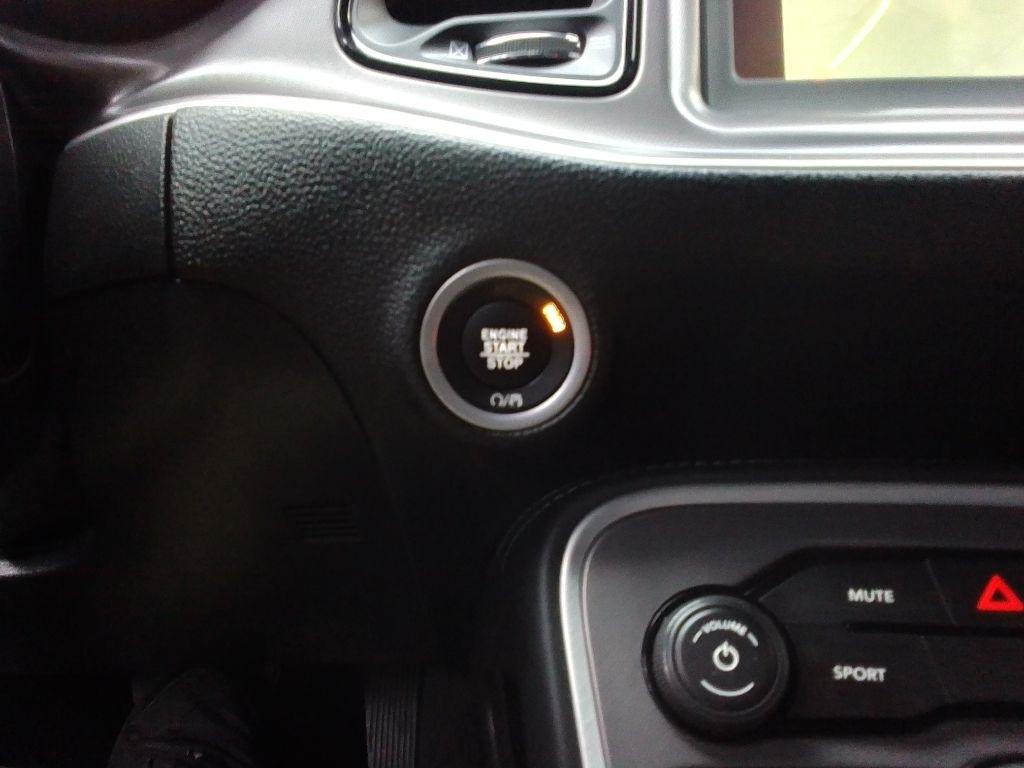 Dodge Challenger SXT 2021