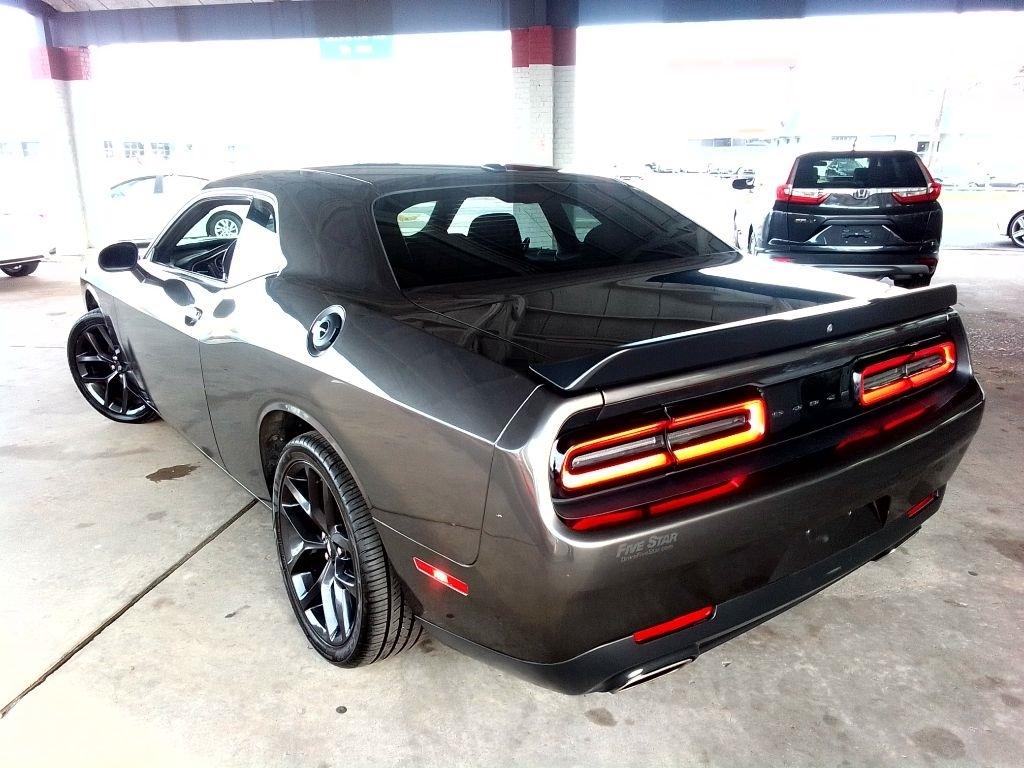Dodge Challenger SXT 2021