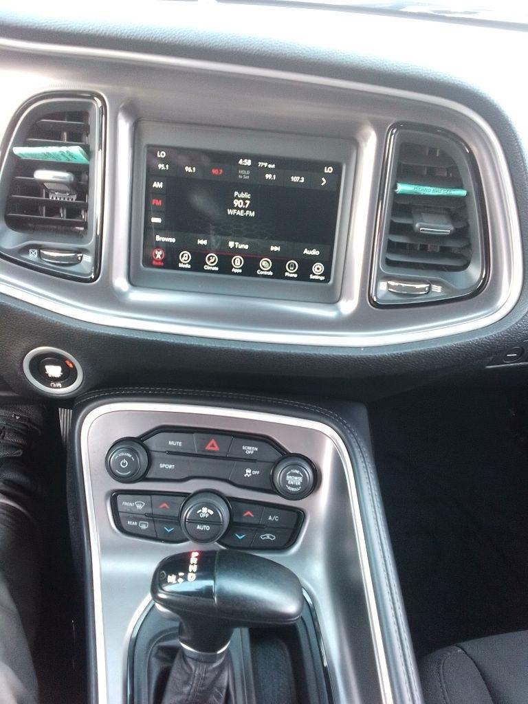 Dodge Challenger SXT 2021