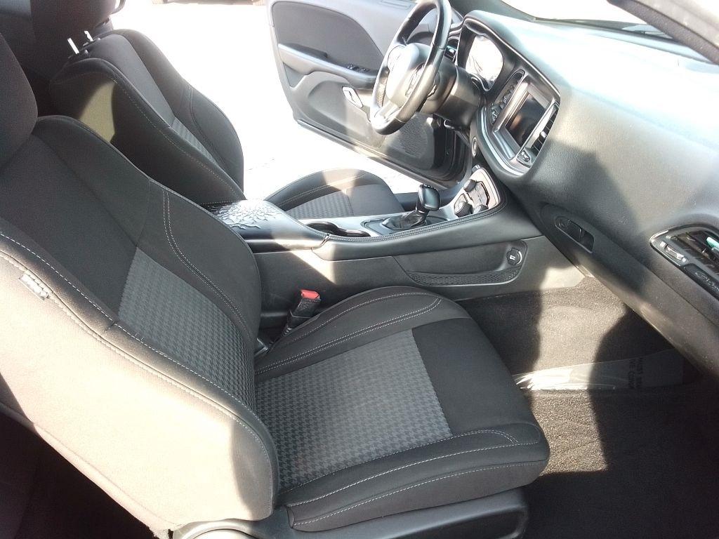 Dodge Challenger SXT 2021