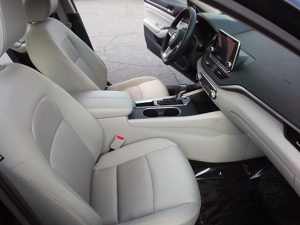 Nissan Altima 2.5 SV 2022