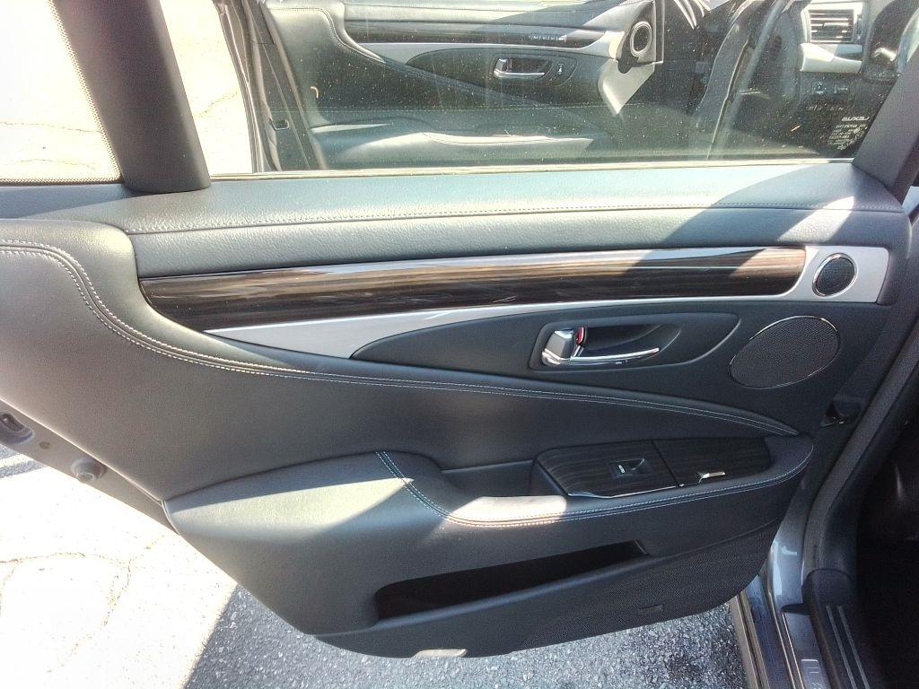 Lexus LS 460 Luxury Sedan 2015