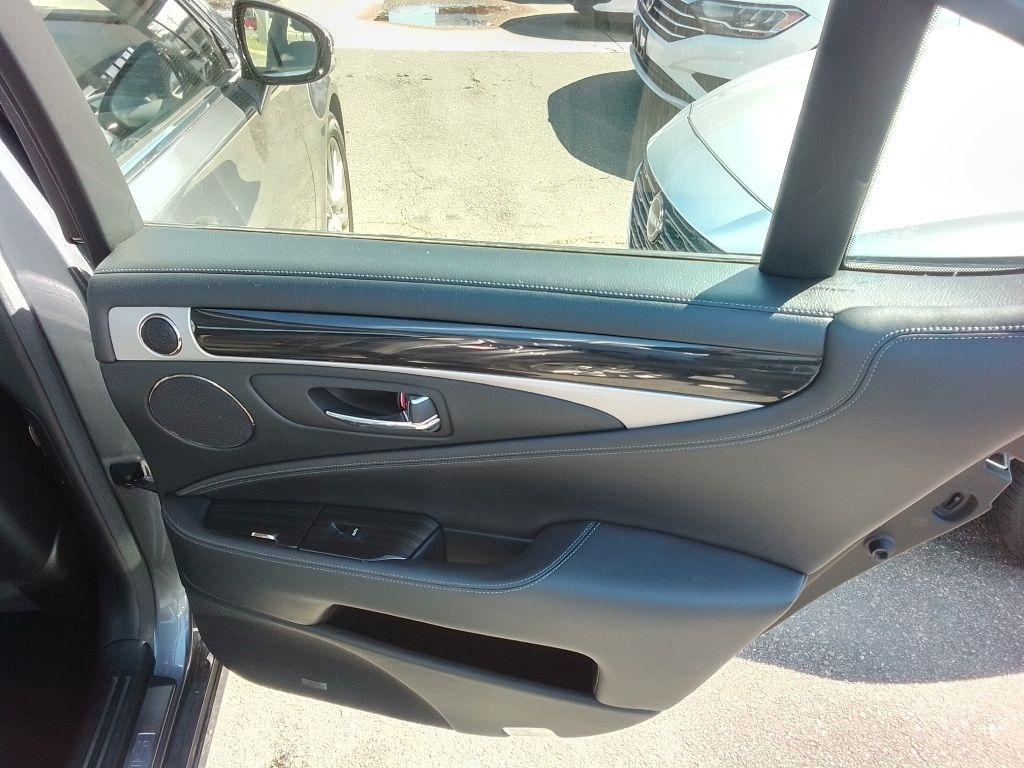 Lexus LS 460 Luxury Sedan 2015