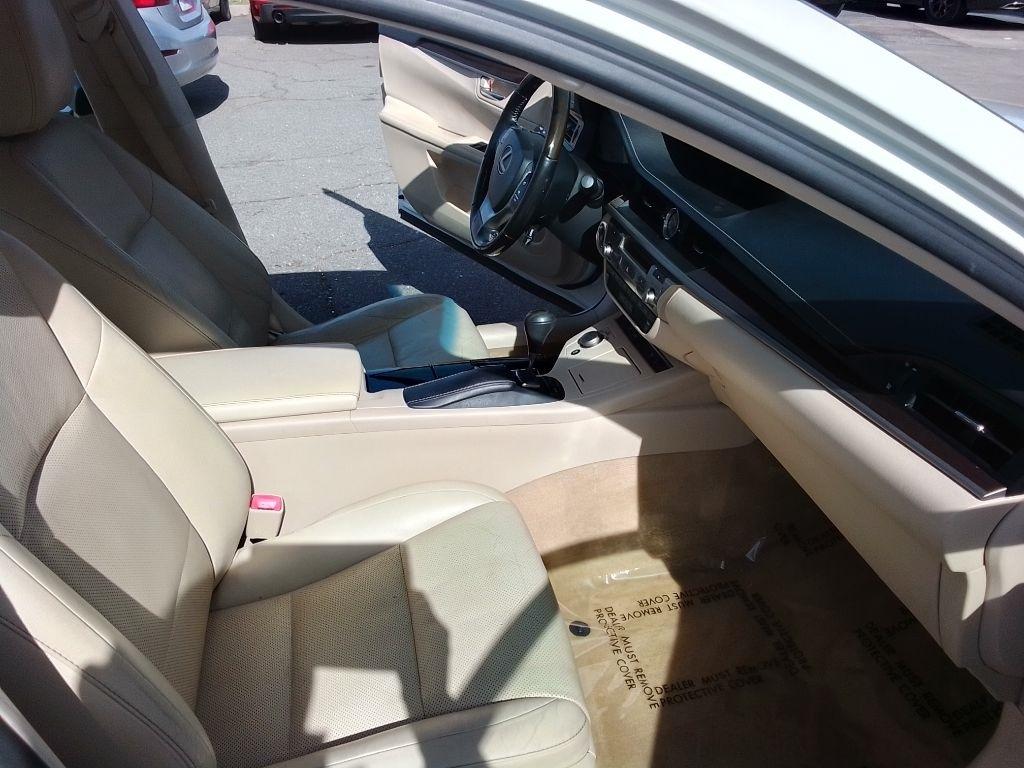 Lexus ES 350 Sedan 2015