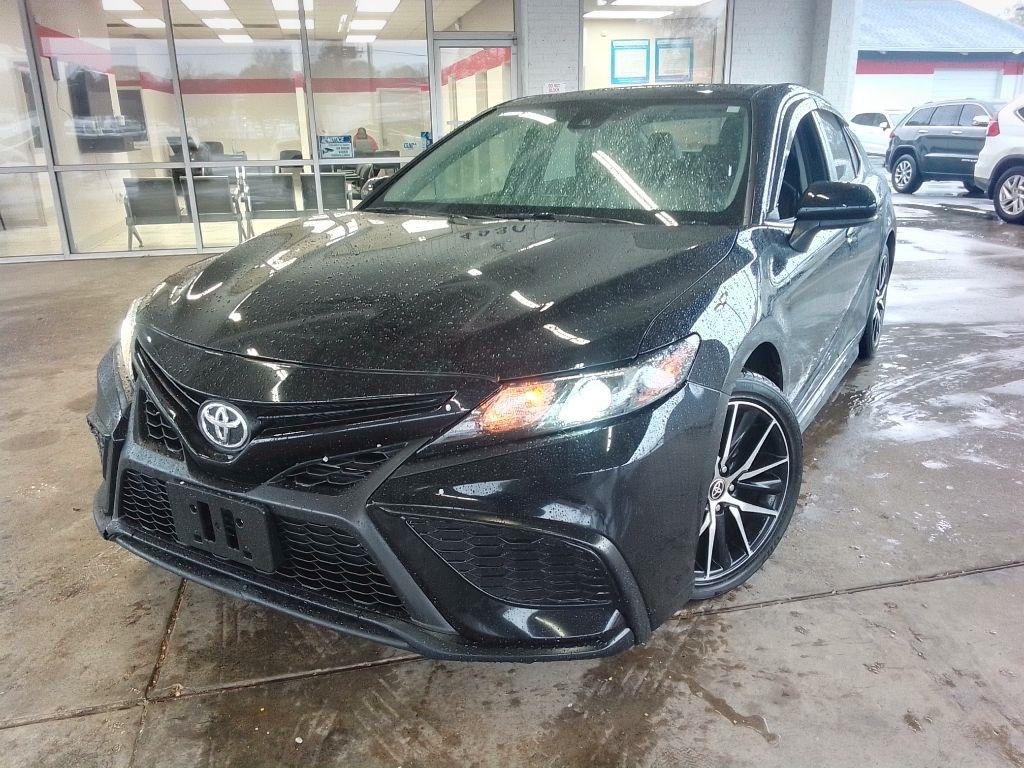 Toyota Camry SE 2021