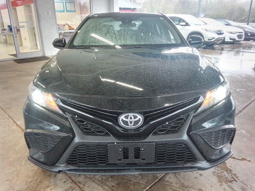 Toyota Camry SE 2021