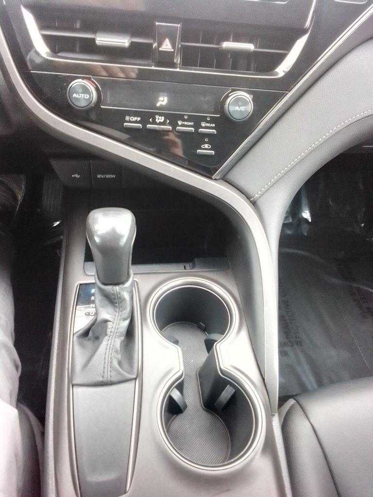 Toyota Camry SE 2021