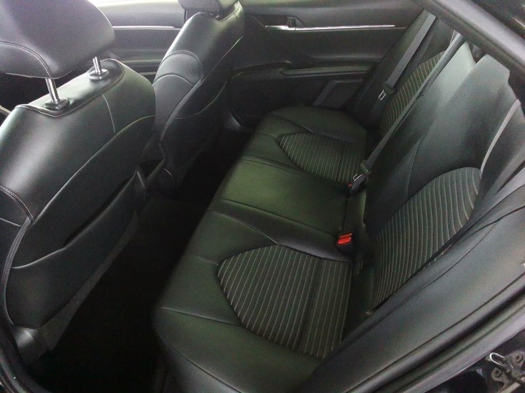 Toyota Camry SE 2021