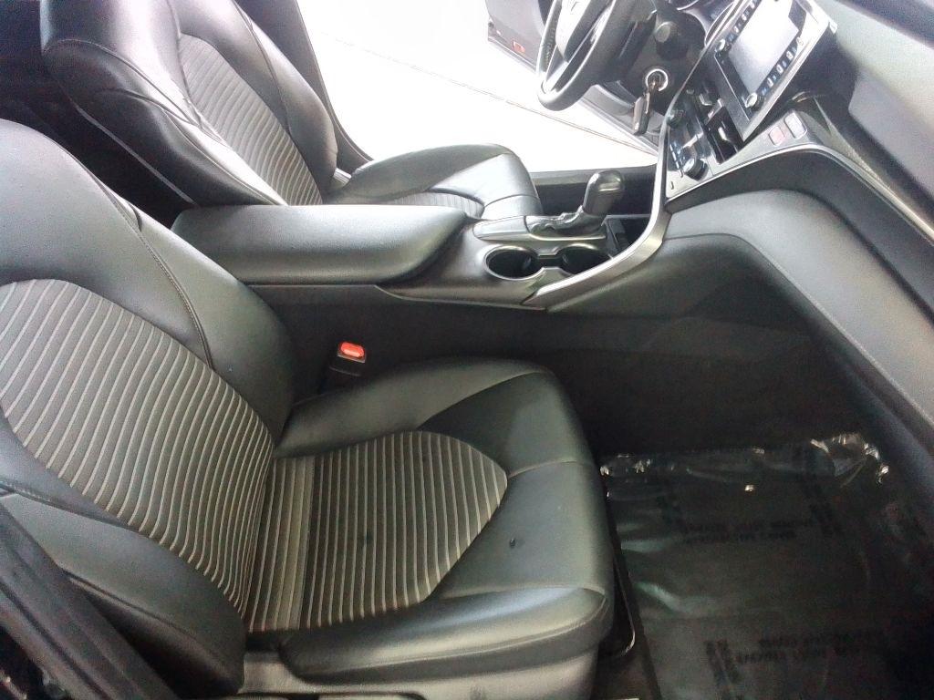 Toyota Camry SE 2021