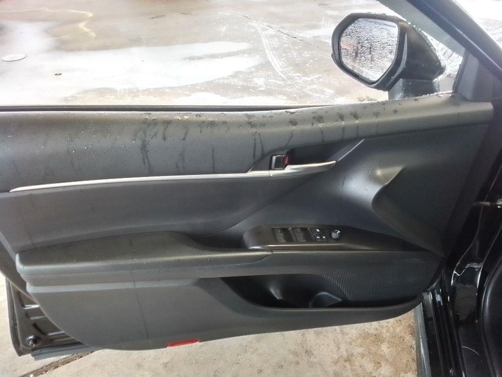 Toyota Camry SE 2021