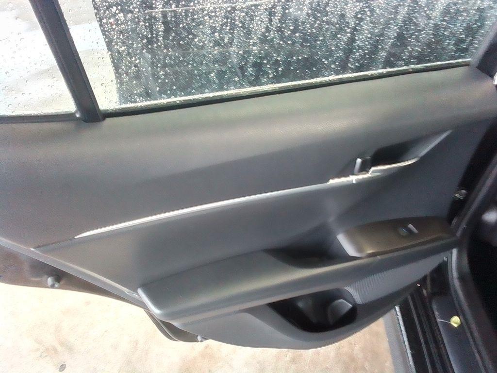 Toyota Camry SE 2021