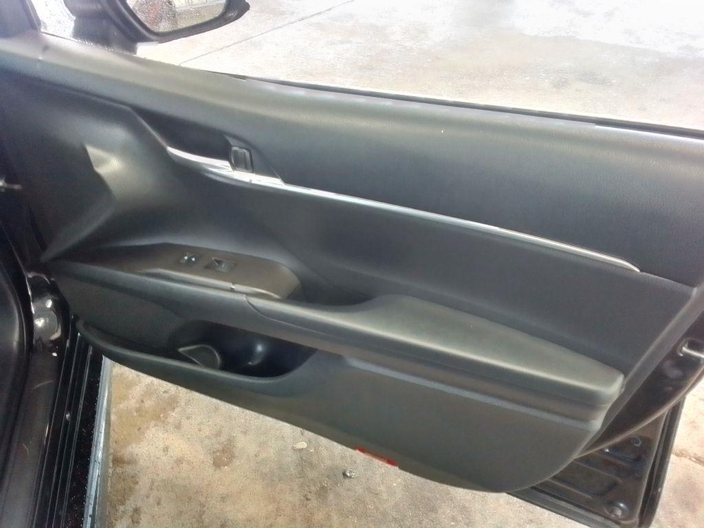 Toyota Camry SE 2021