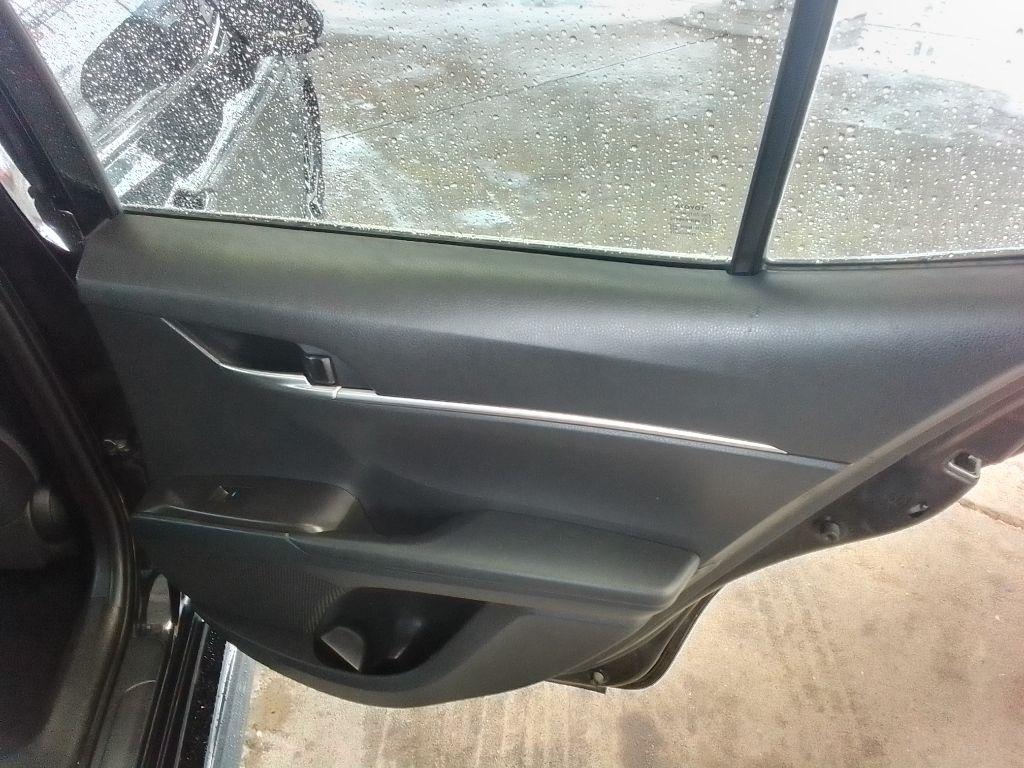 Toyota Camry SE 2021