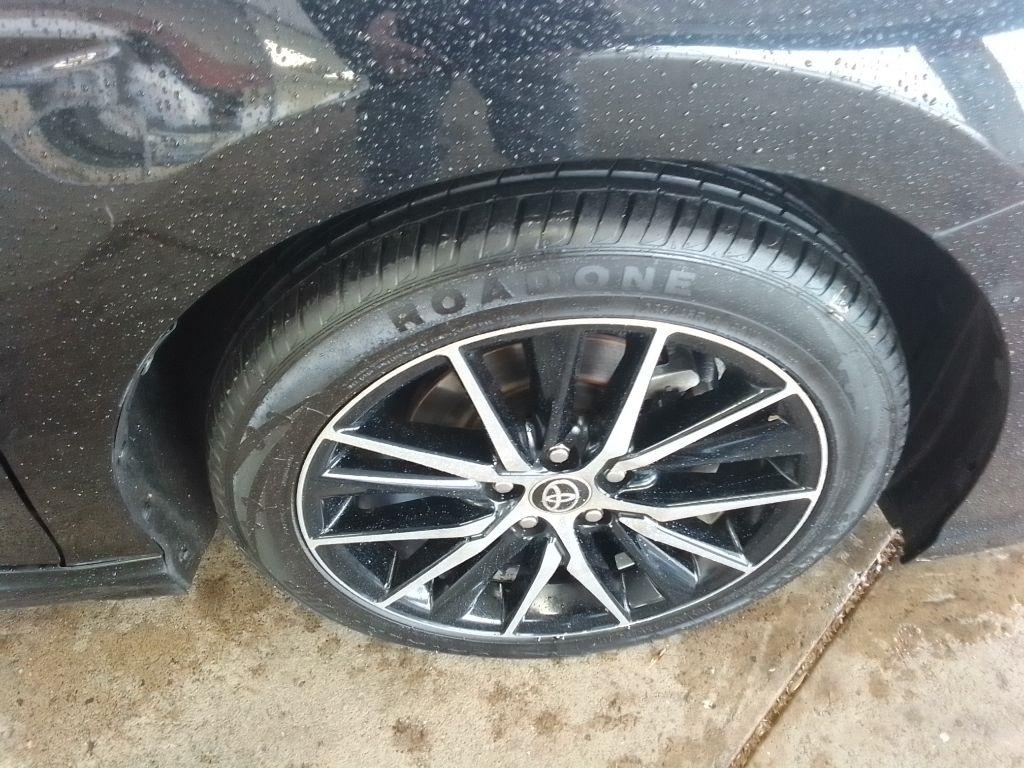 Toyota Camry SE 2021