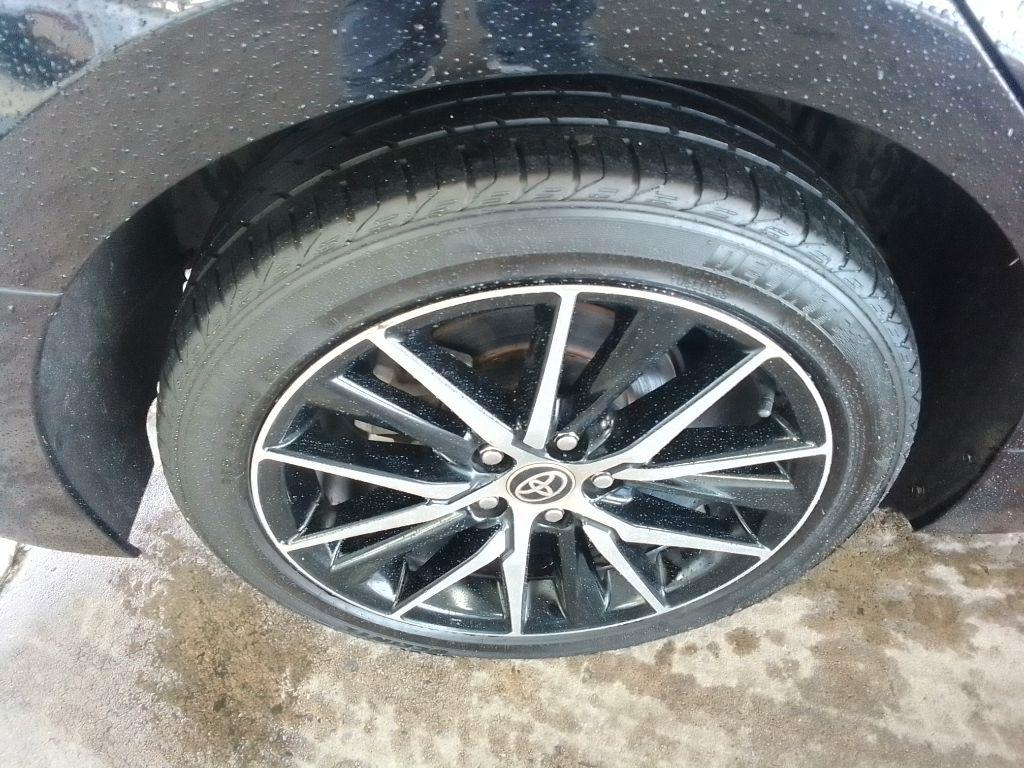 Toyota Camry SE 2021