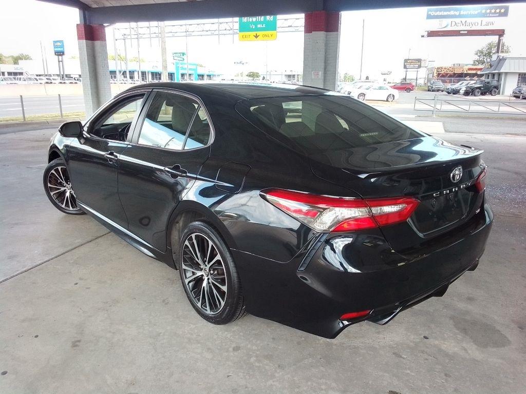 Toyota Camry SE 2018
