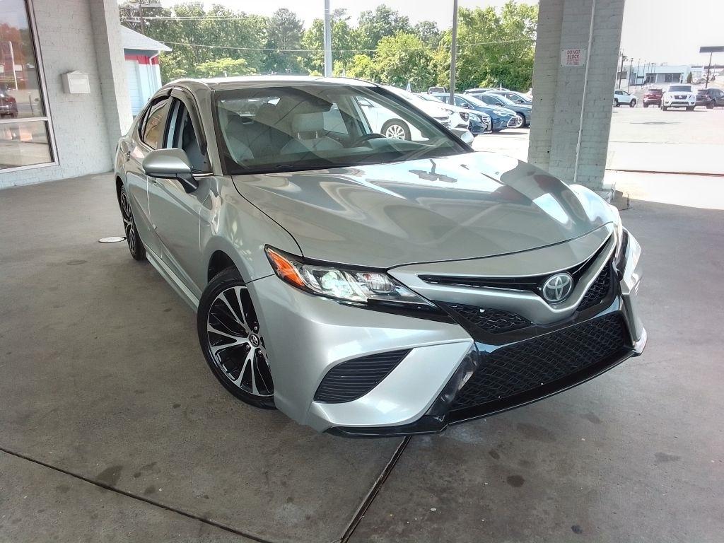 Toyota Camry SE 2019