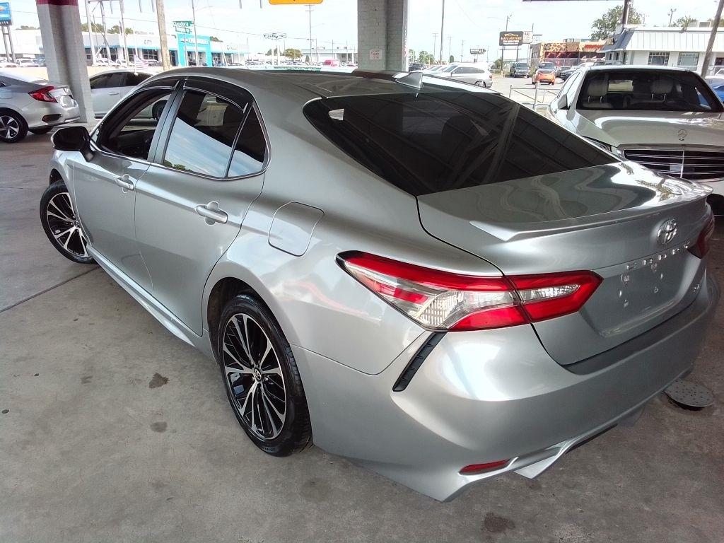 Toyota Camry SE 2019