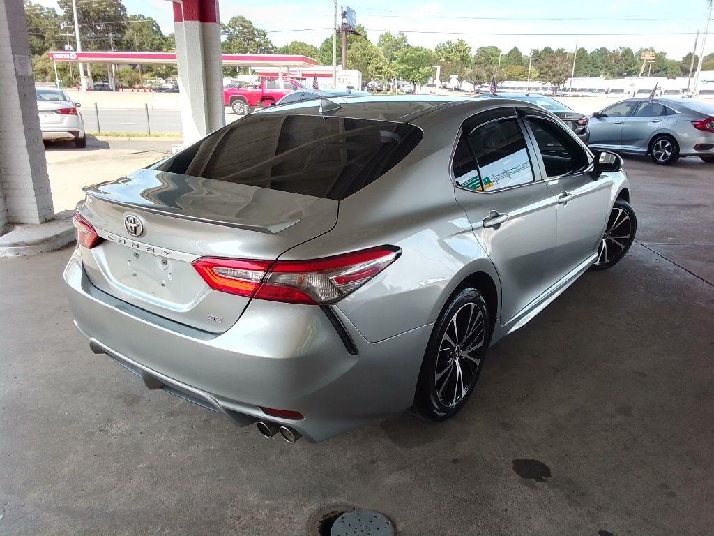 Toyota Camry SE 2019