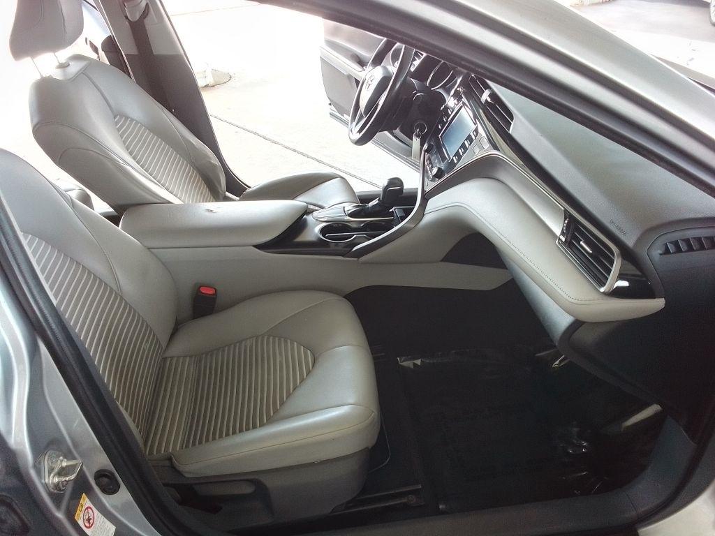 Toyota Camry SE 2019