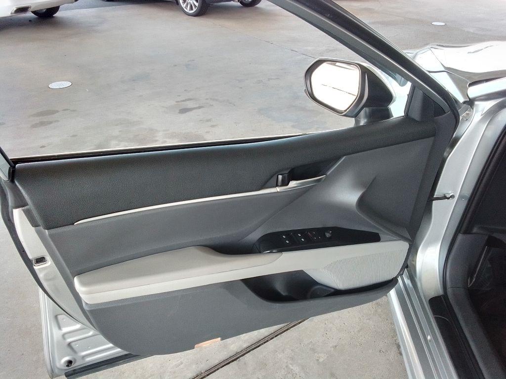 Toyota Camry SE 2019