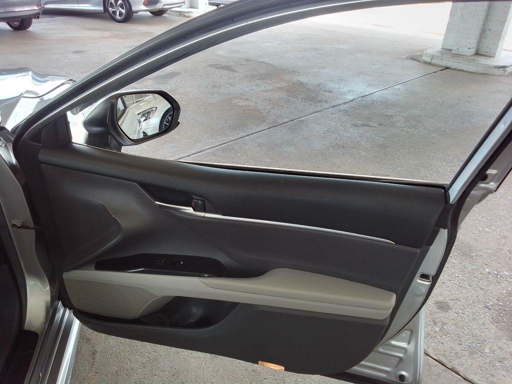 Toyota Camry SE 2019