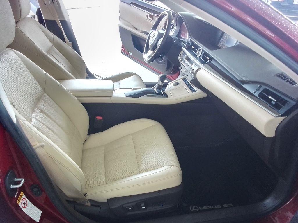 Lexus ES 350 Sedan 2016