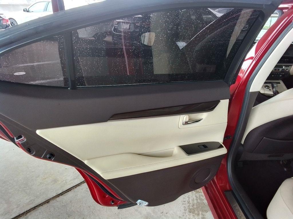Lexus ES 350 Sedan 2016