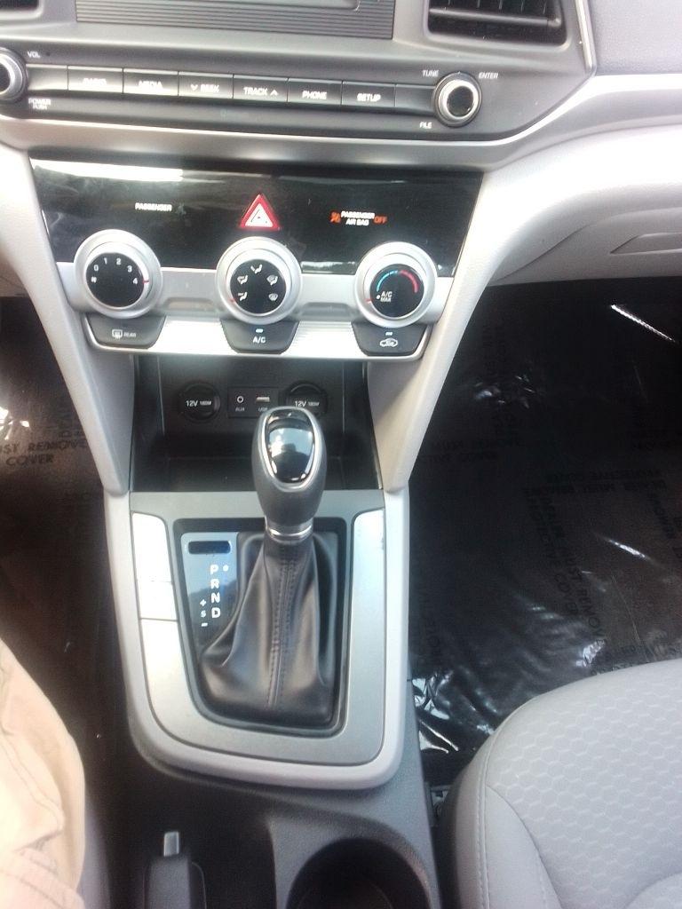 Hyundai Elantra SE 6M 2019