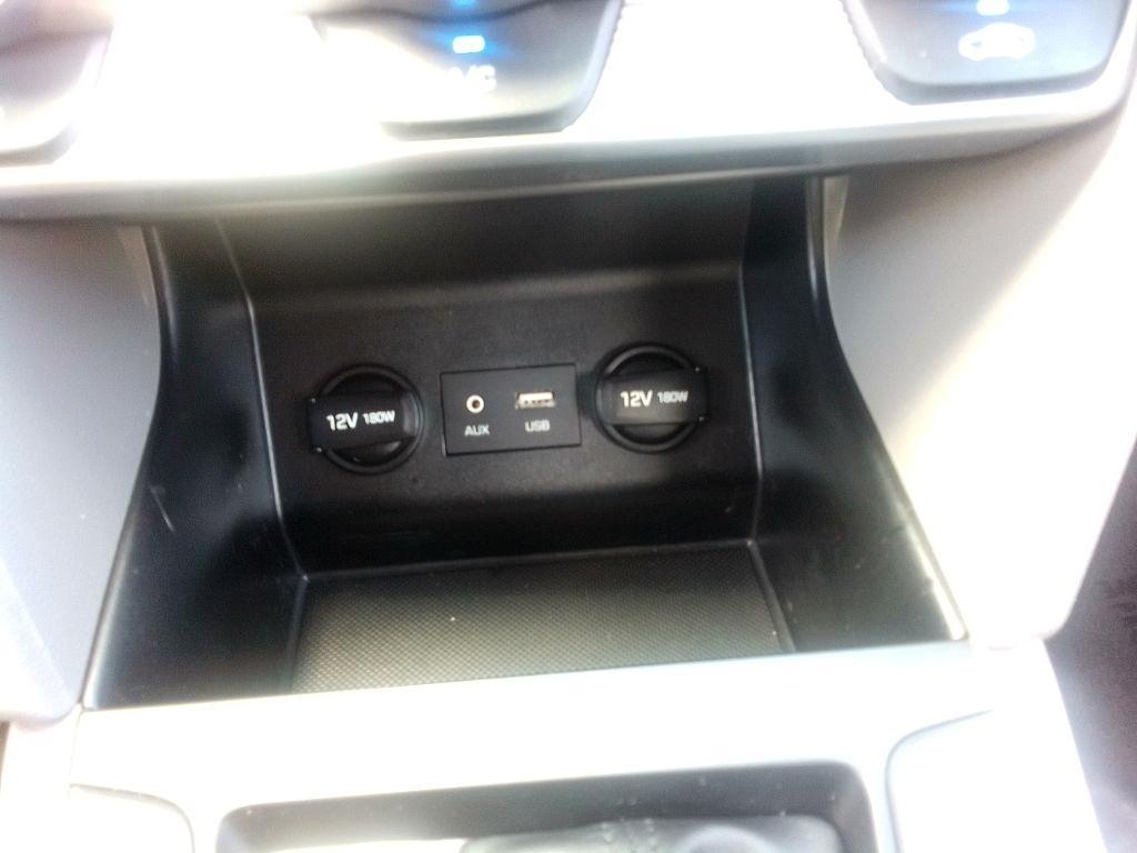 Hyundai Elantra SE 6M 2019