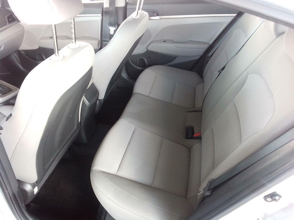 Hyundai Elantra SE 6M 2019
