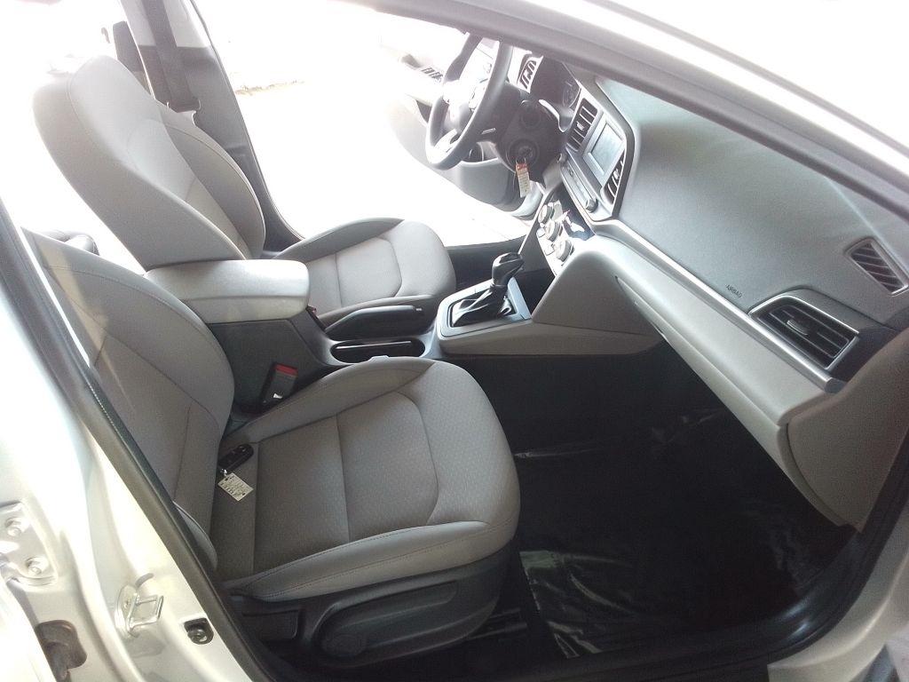 Hyundai Elantra SE 6M 2019