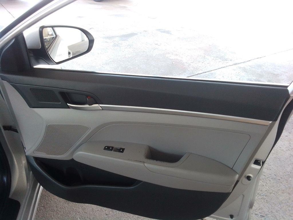 Hyundai Elantra SE 6M 2019