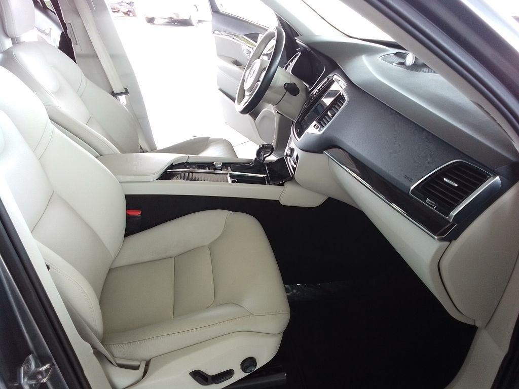 Volvo XC90 T6 Momentum AWD 2017