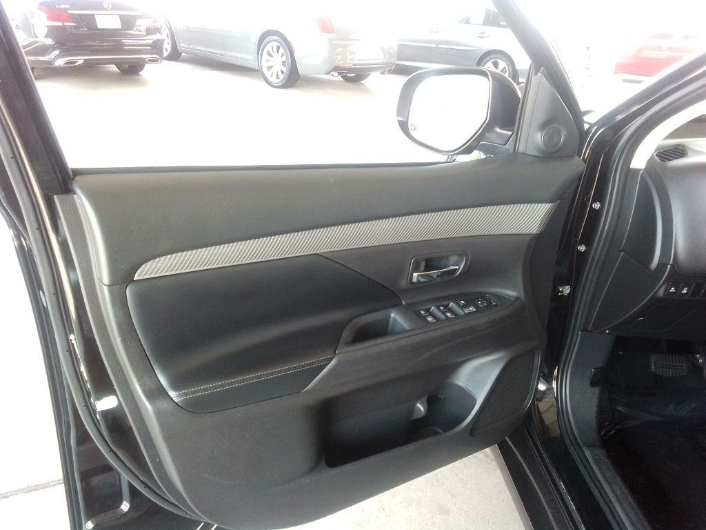 Mitsubishi Outlander SE 2WD 2020