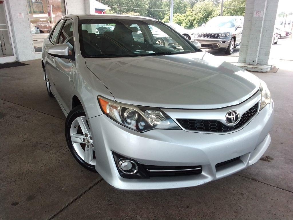 Toyota Camry SE 2014