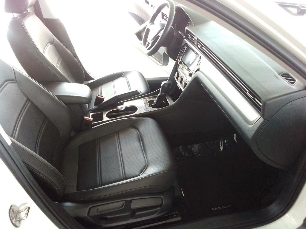 Volkswagen Passat SE 2021