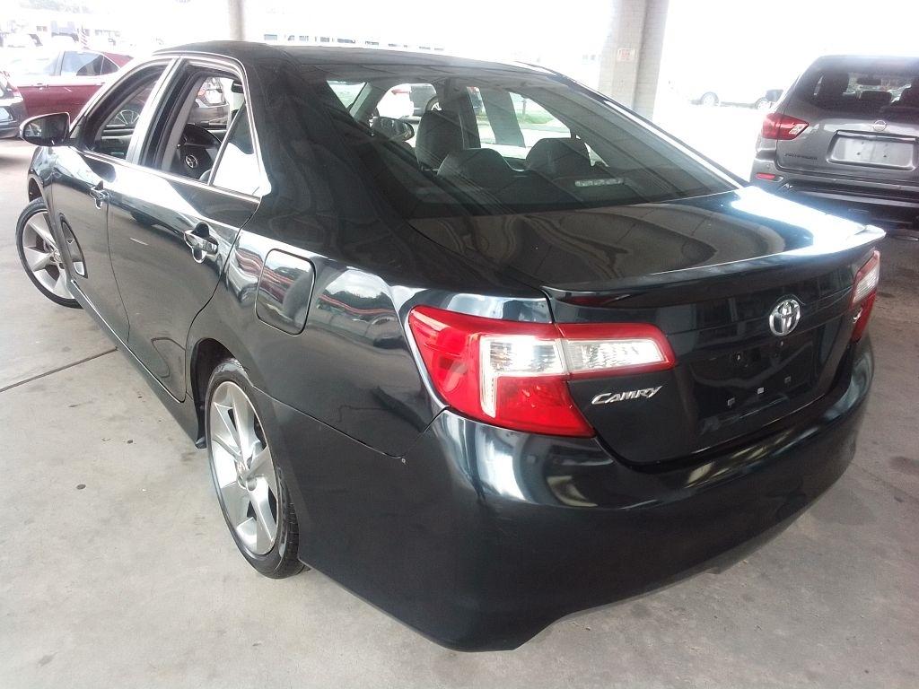 Toyota Camry SE 2014