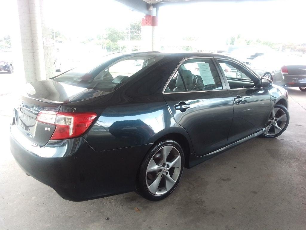 Toyota Camry SE 2014