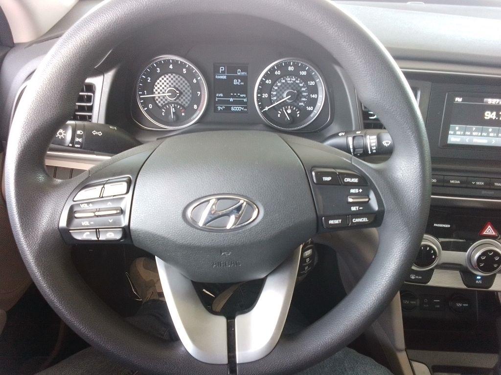 Hyundai Elantra SE 6M 2019
