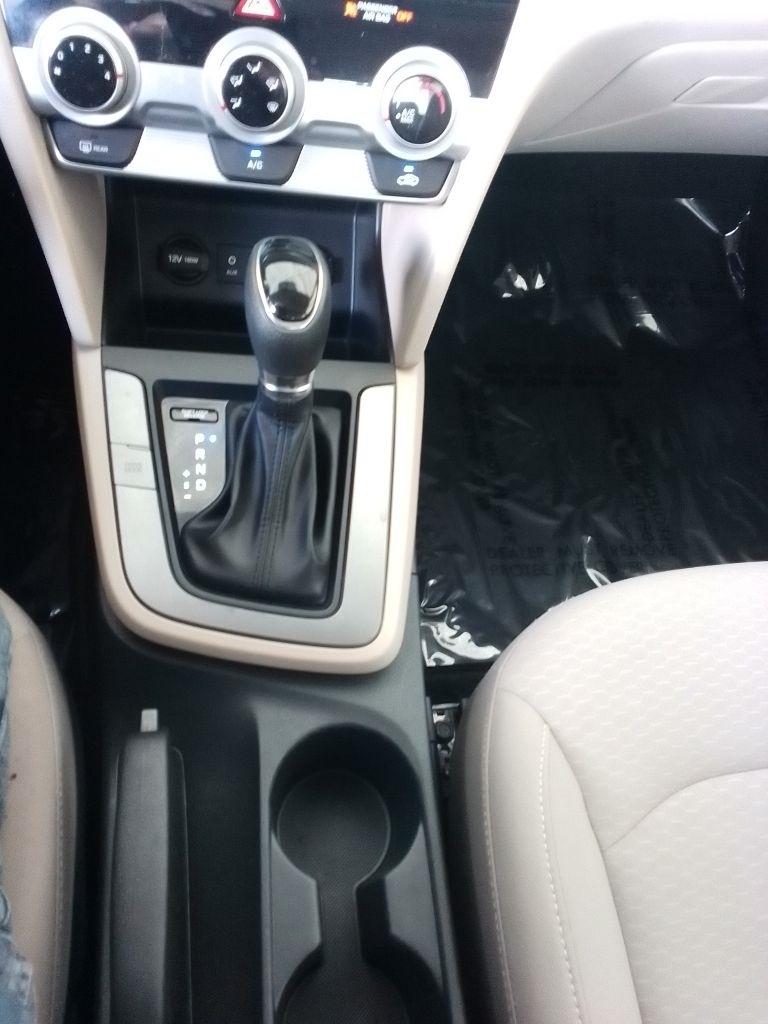 Hyundai Elantra SE 6M 2019