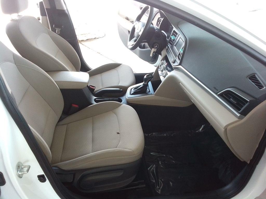 Hyundai Elantra SE 6M 2019