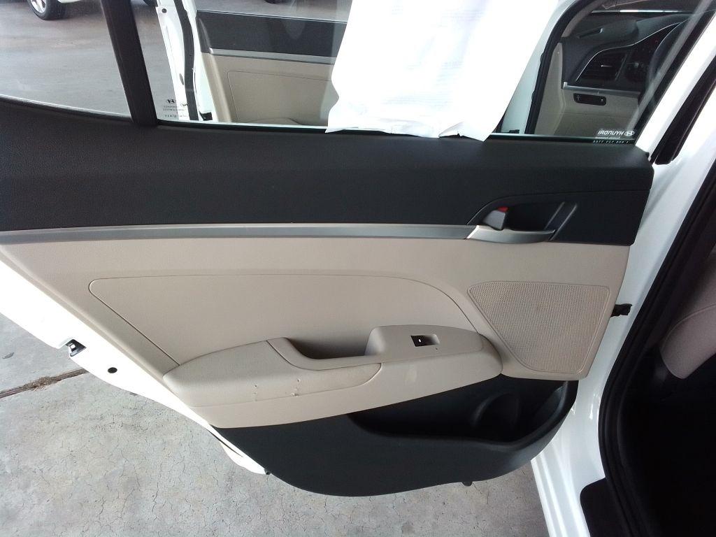 Hyundai Elantra SE 6M 2019