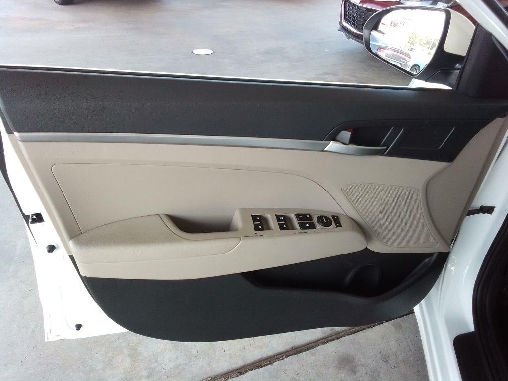 Hyundai Elantra SE 6M 2019