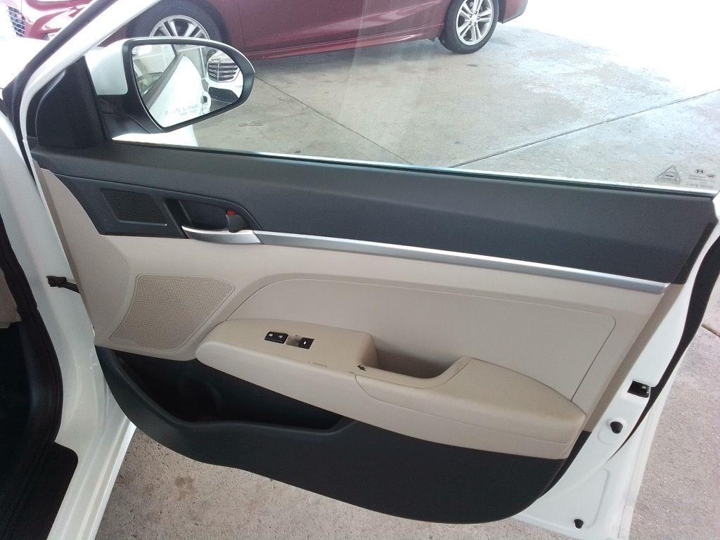 Hyundai Elantra SE 6M 2019