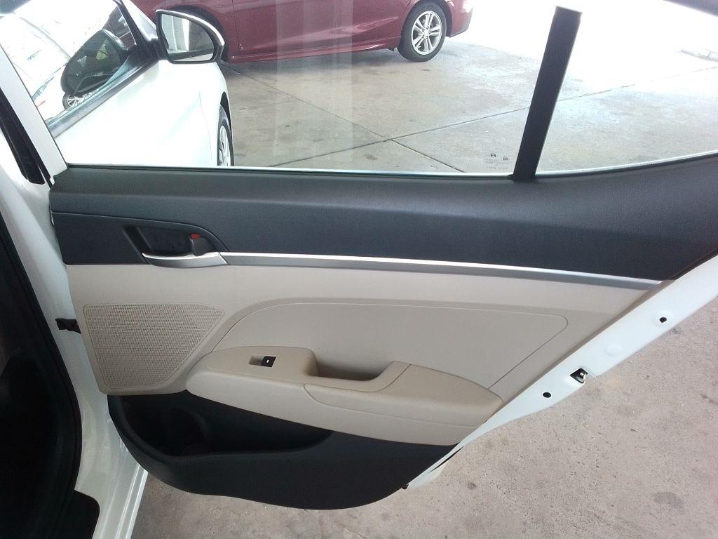 Hyundai Elantra SE 6M 2019