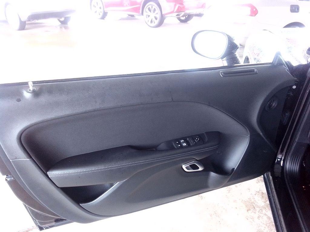 Dodge Challenger SXT RWD 2019