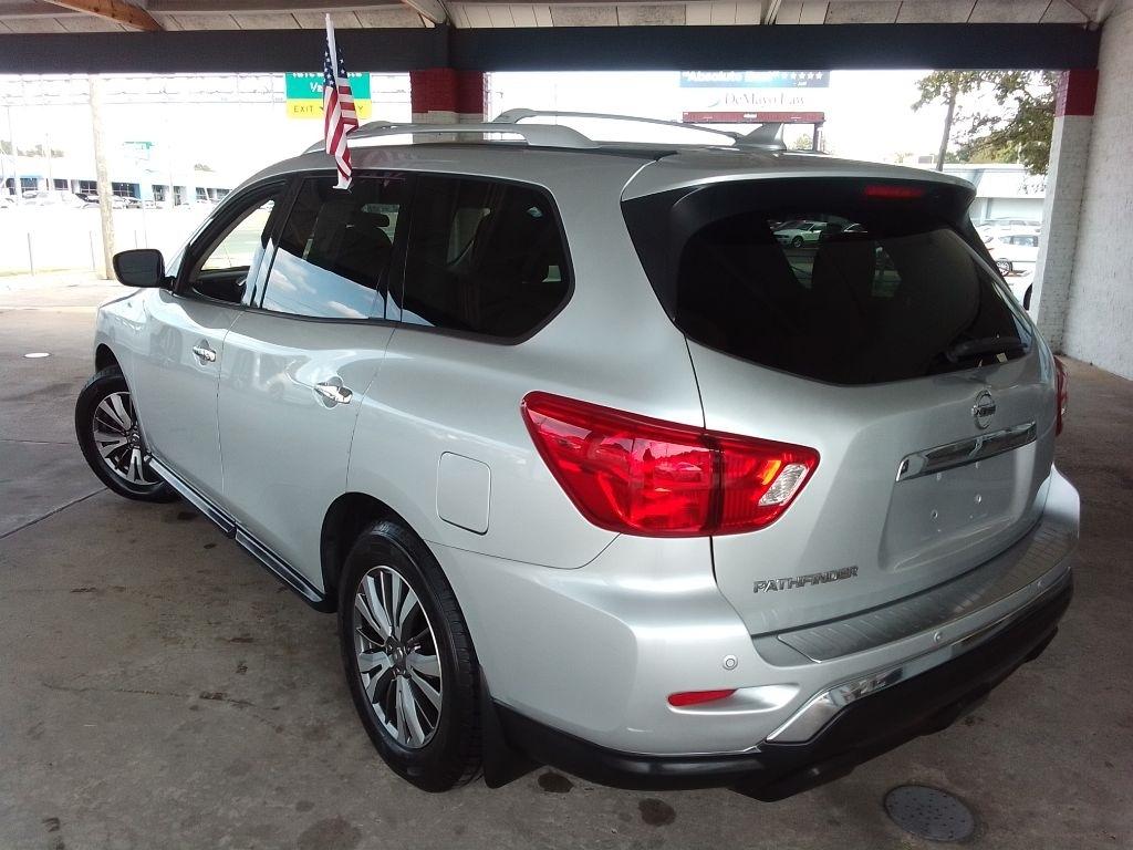 Nissan Pathfinder S 2020